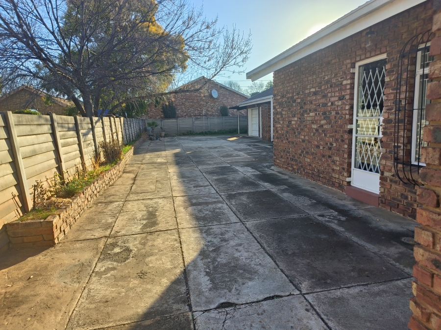 3 Bedroom Property for Sale in Miederpark North West